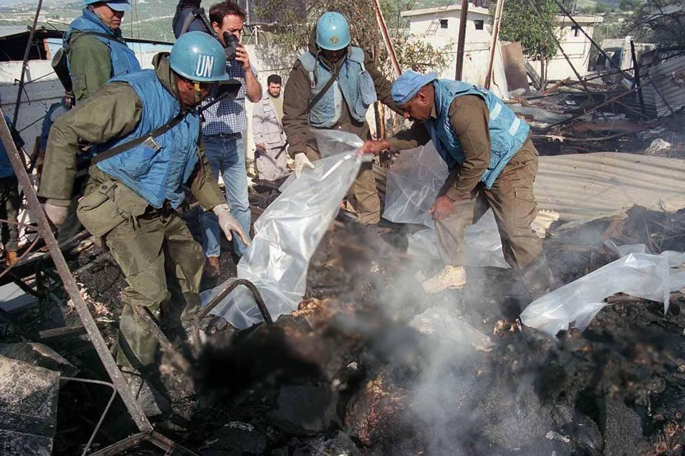 العالم يستعيد صور الهمجية الصهيونية في الذكرى الـ23 لمجزرة قانا الاولى العالم يستعيد صور الهمجية الصهيونية في الذكرى الـ23 لمجزرة قانا الاولى